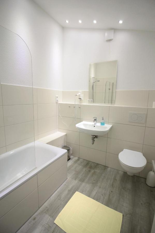 Hotel Zur Linde Hechthausen Bagian luar foto
